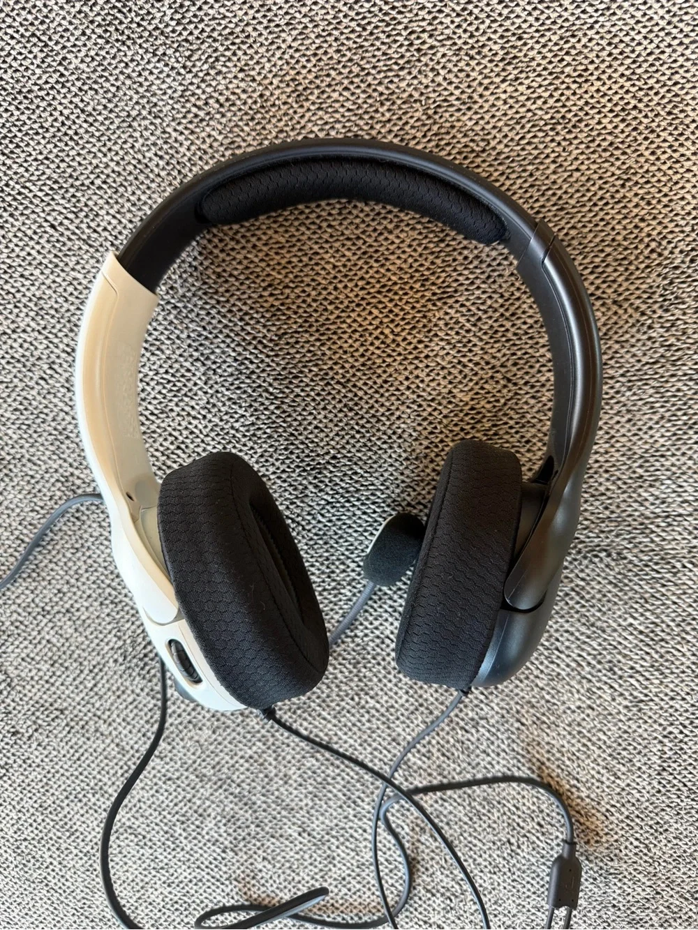 Nintendo White and Black Wired Gaming Headset with Microphone